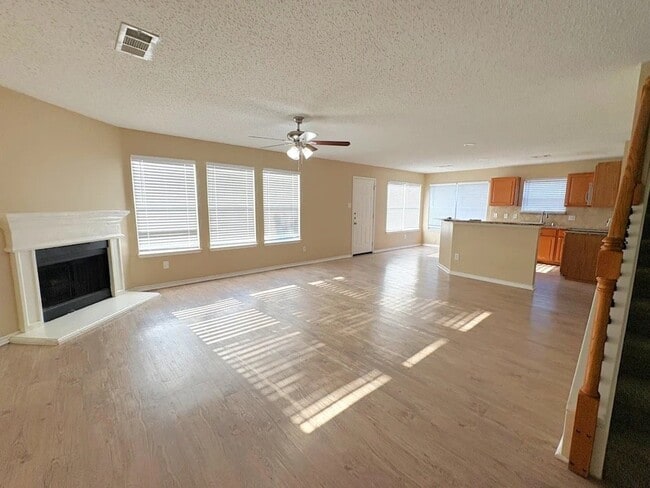Building Photo - 7205 Silktree Ct