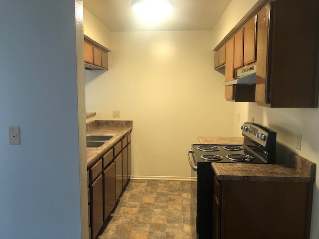 Kitchen - 1618 Grismer Ave