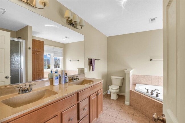 Building Photo - Updated 3 Bedroom Townhome in SW Champaign - Available 06/01/2026