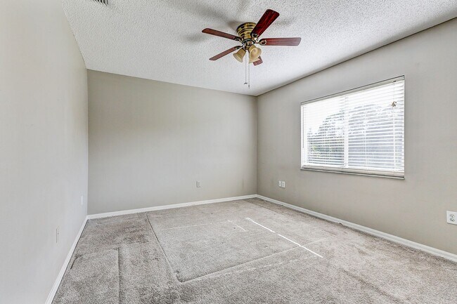Building Photo - Prime Northwood Home on a Conservation Lot...