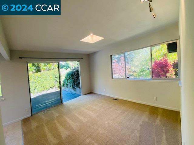 Building Photo - 612 Tahos Rd