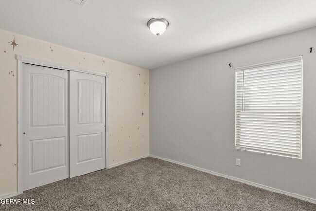 Building Photo - 947 Follifoot Pl