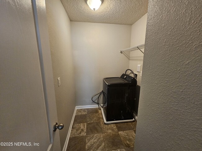 Building Photo - 8476 Julia Marie Cir