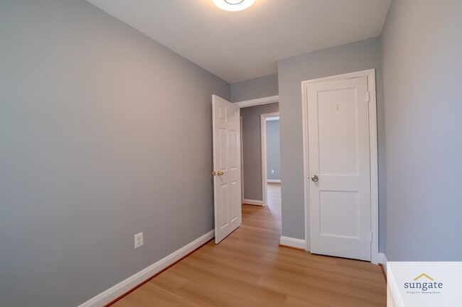 Building Photo - 1704 Redwood Ave