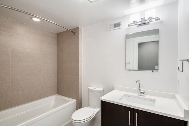 Building Photo - Northern Liberties Townhome with Parking
