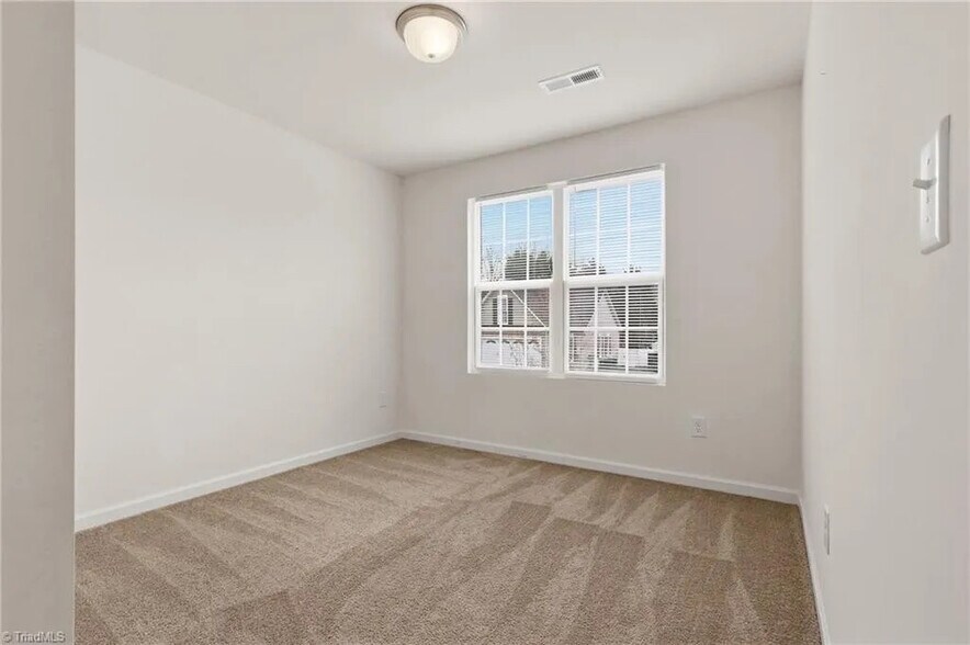 Building Photo - Room in House on Ransom Trace Ct