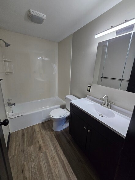 Building Photo - 1409 E 38th St