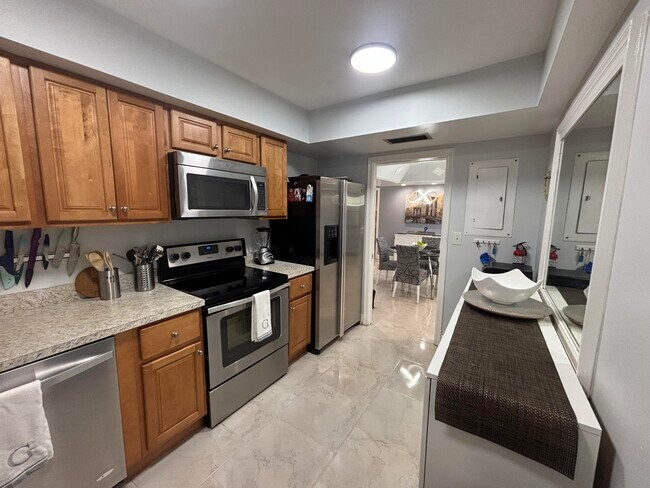 Building Photo - 1705 Presidential Way