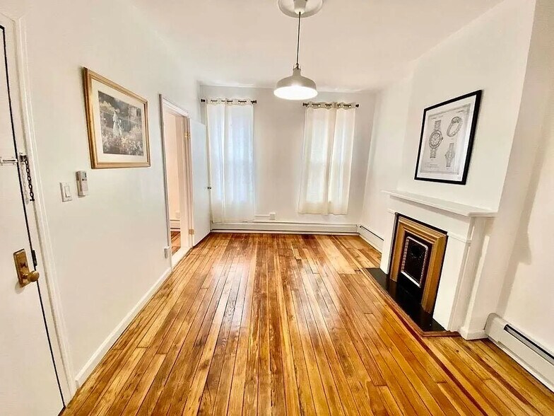 Building Photo - 53 6th Ave