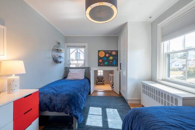 Building Photo - 23 Sherwood Ave