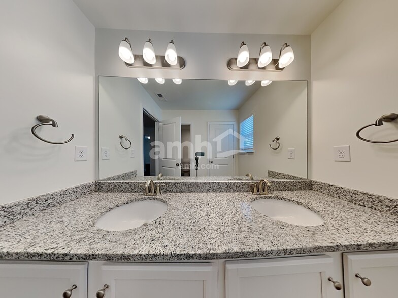 Building Photo - 5230 Wendover Wy