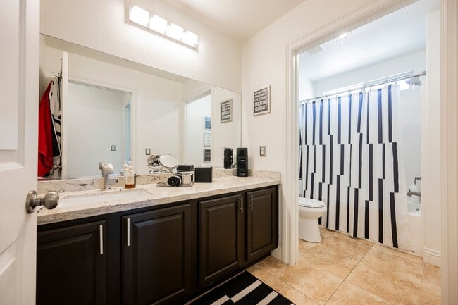 Building Photo - Beautiful 3 Bedroom Home In the Southwest