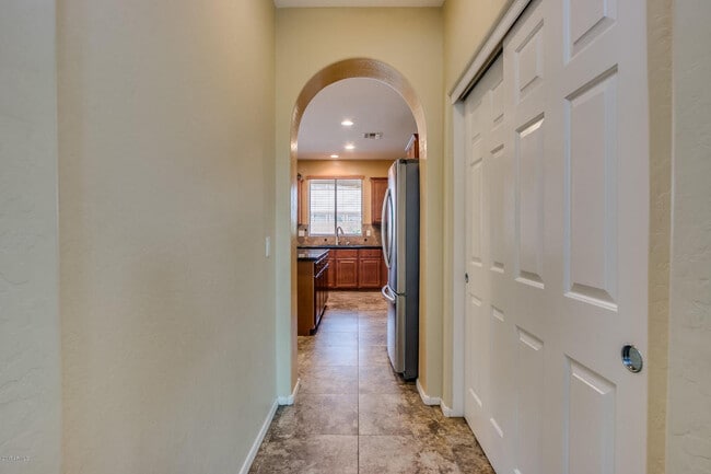 Building Photo - 9119 S Terry Ln