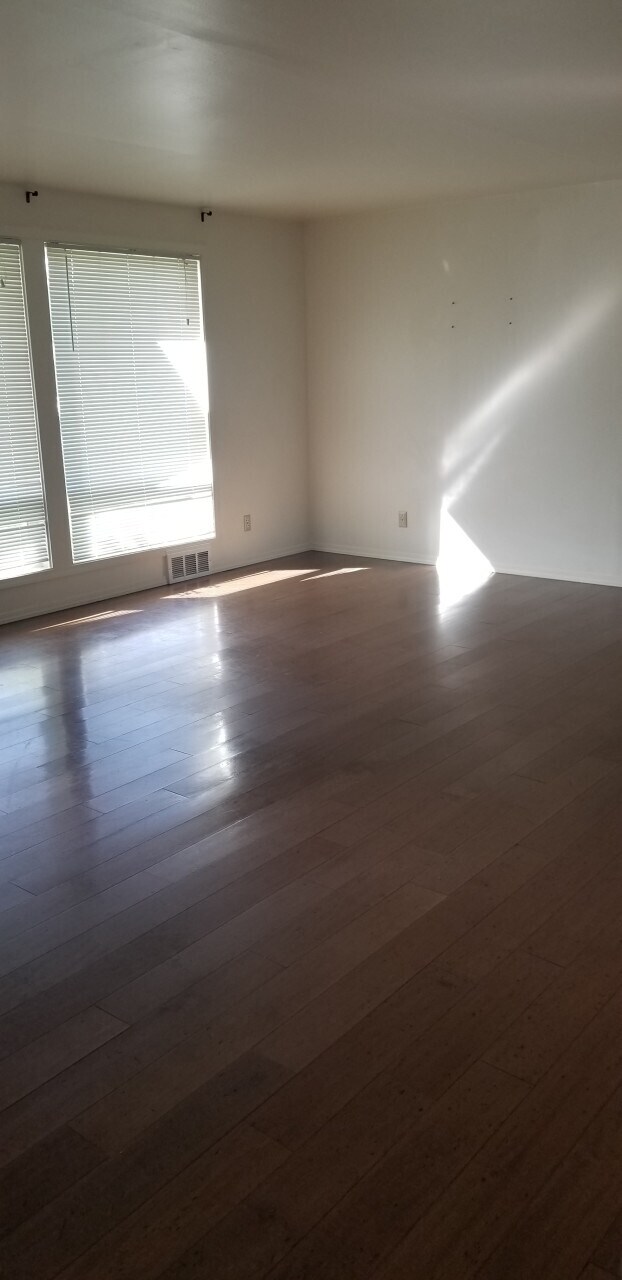 Building Photo - Cedar Duplex