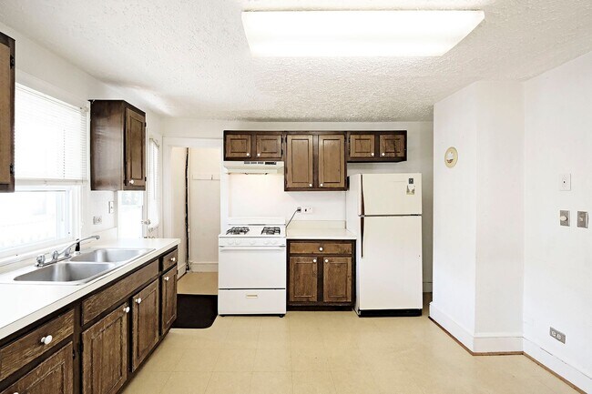 Building Photo - 1306 Chesapeake St