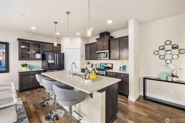 Building Photo - Modern Lynnwood Home with Flexible Bonus Space and Fenced Backyard