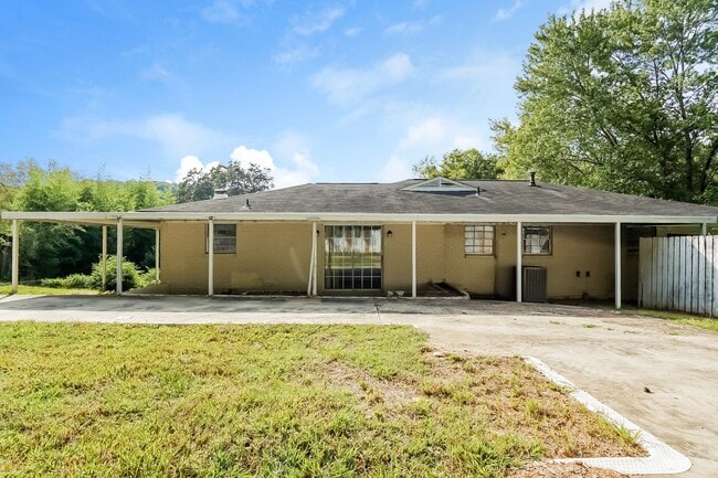 Building Photo - 2165 Circle Dr