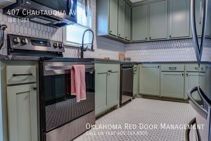 Building Photo - 407 Chautauqua Ave