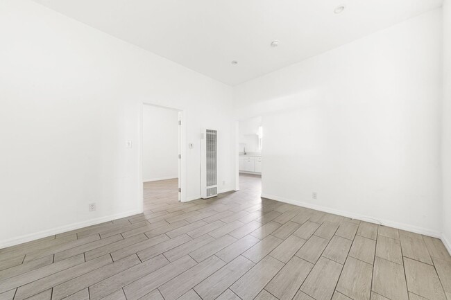 Building Photo - 1510 E Cesar E Chavez Ave