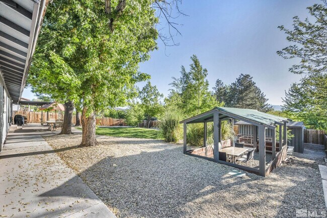 Building Photo - 2655 Parkway Dr