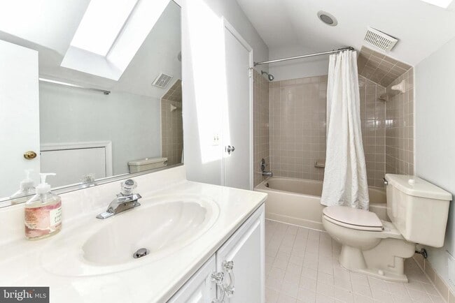 Building Photo - 1121 Portner Rd