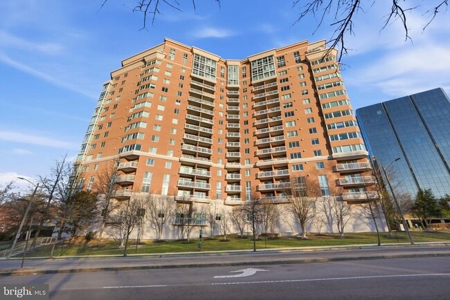 Building Photo - 3101 N Hampton Dr