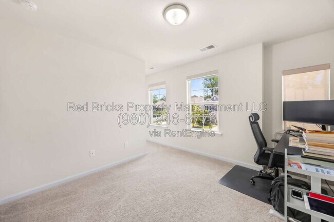 Building Photo - 923 Wood Apple Ln