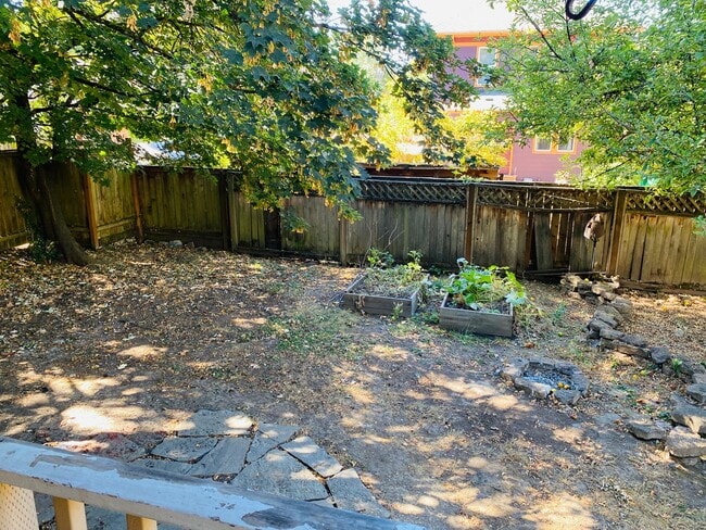 Building Photo - Charming 2 bed Bungalow