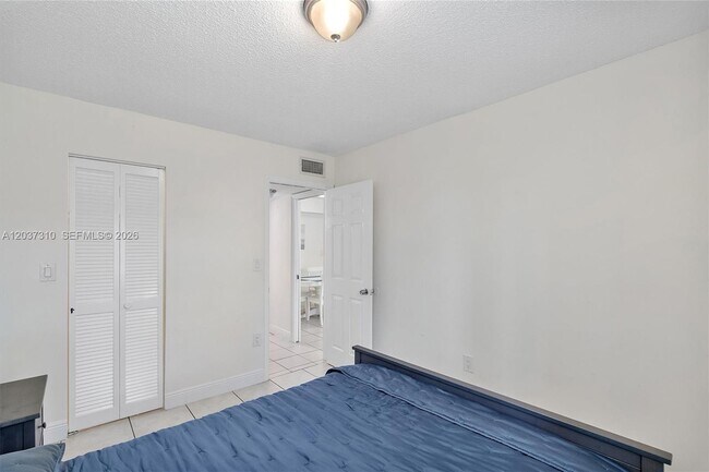 Building Photo - 250 180th Dr