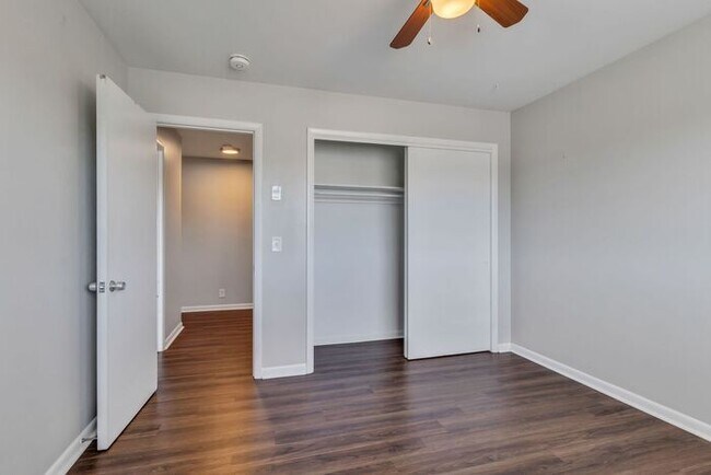 Building Photo - 2 Bedroom Unit was recently renovated.  Live walking distance from the downtown square or steps f...