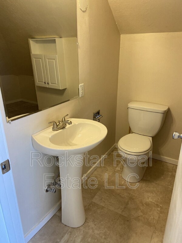 Building Photo - 4235.5 E Hartson Ave