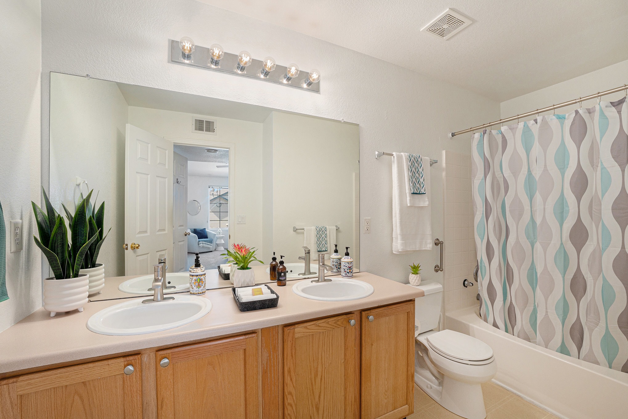 Bathroom #1 - 3002 W Elizabeth St