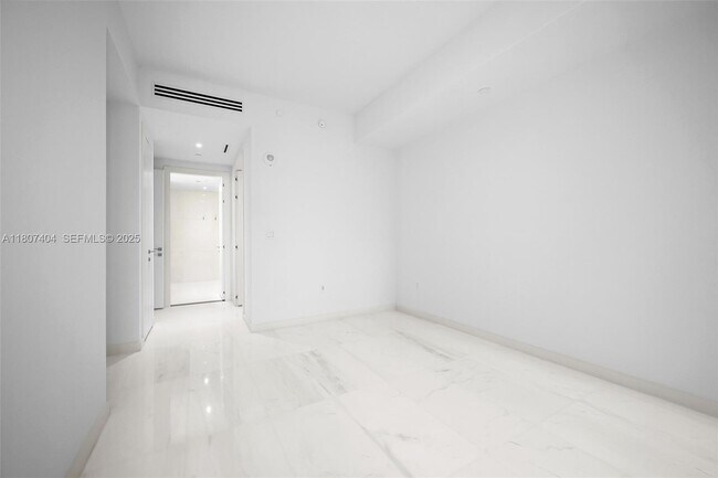 Building Photo - 300 Biscayne Blvd Way