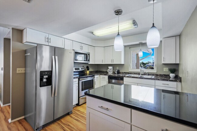 Building Photo - 4959 Viceroy St