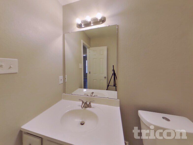 Building Photo - 1505 Nightingale Ct