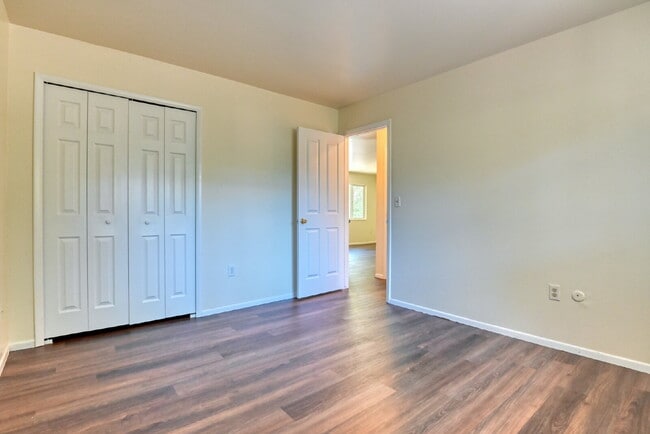 Building Photo - Fantastic Home In Village Seven For Rent