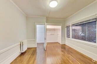 Building Photo - Your New Home is Waiting! Beautiful Studio...