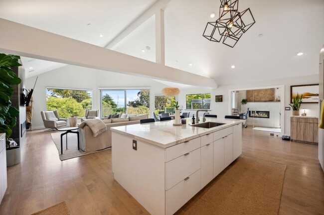 Building Photo - 112 Eucalyptus Ave