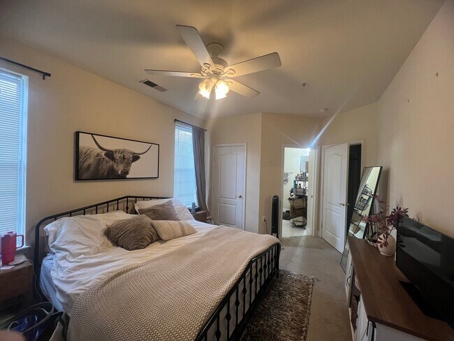 Building Photo - 23620 Overlook Park Dr