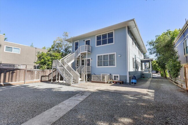 Building Photo - 2026 San Antonio Ave