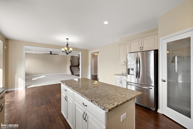 Building Photo - 46267 Terrace Dr