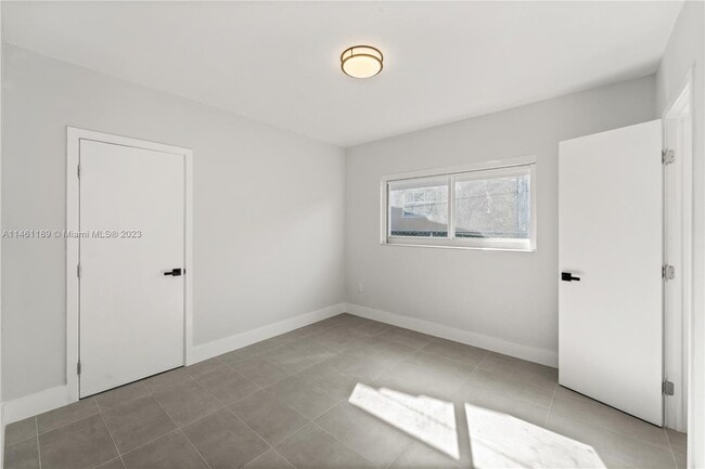 Building Photo - 3500 SW 25th St