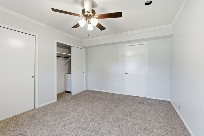 Building Photo - Updated condo in the heart of Green Hills!