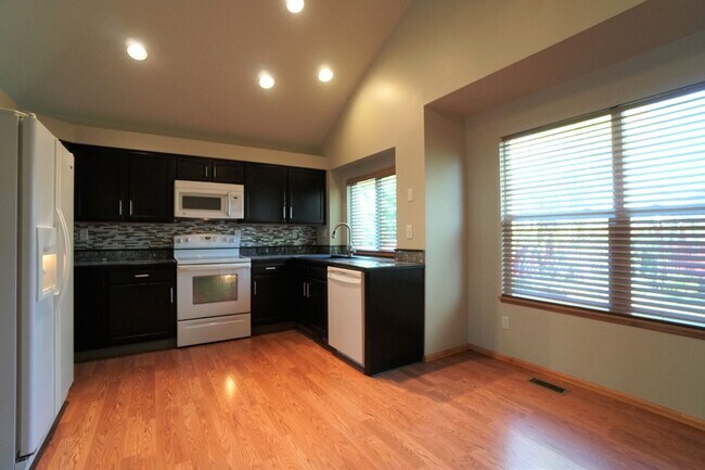 Building Photo - 1072 Scarlet Oak Dr