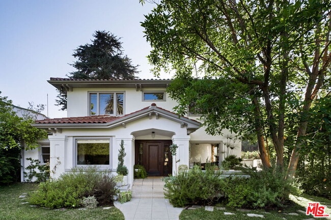 Building Photo - 2027 Canyon Dr