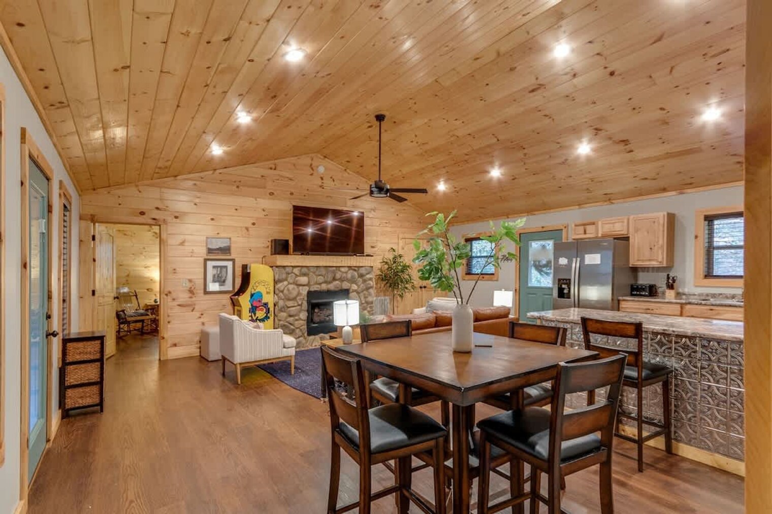 Building Photo - 5151 Riversong Way