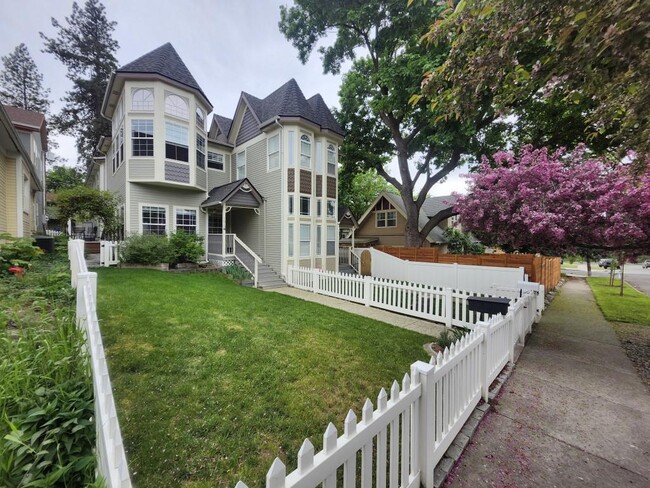 Building Photo - 1619 W 13th Ave