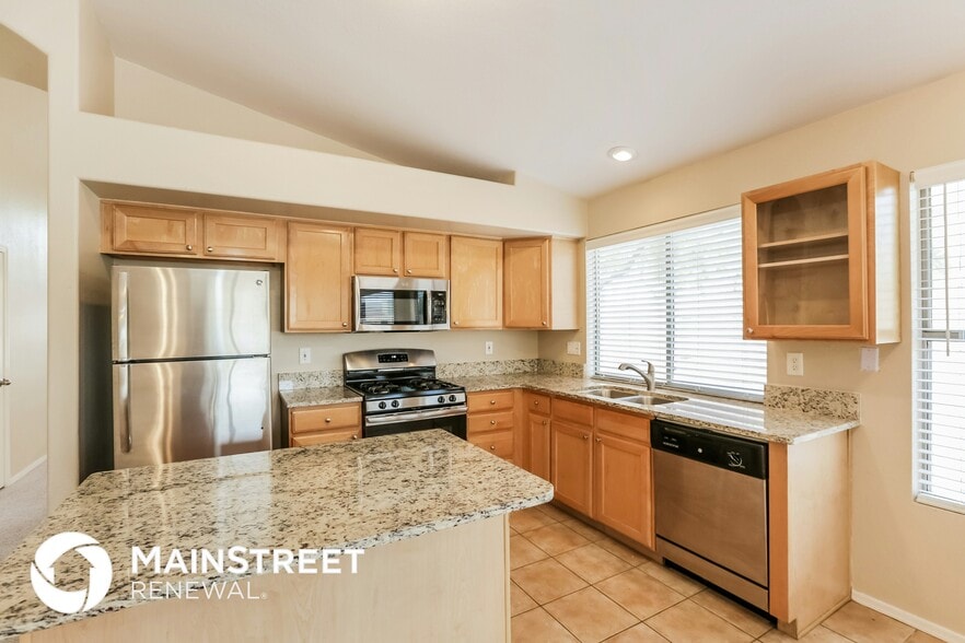 Building Photo - 15341 W Lea Ln