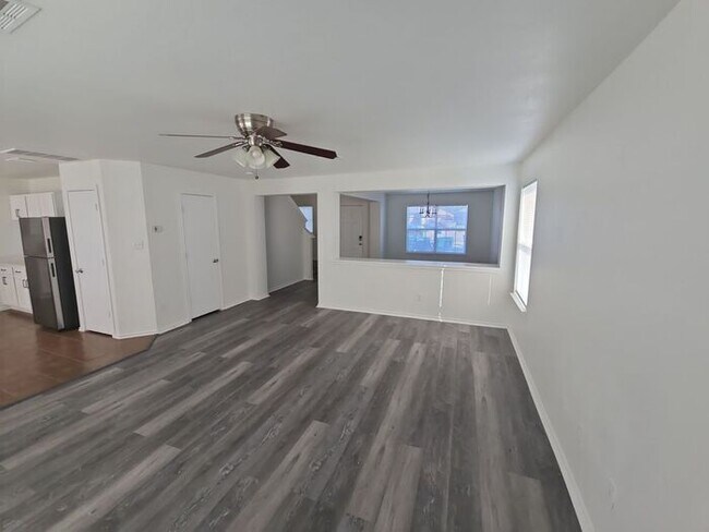 Building Photo - Spacious 4-Bedroom Home with Large Backyar...
