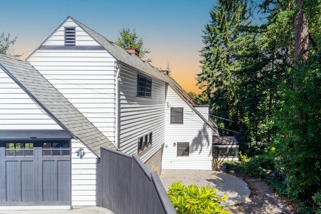 Building Photo - Luxurious Portland Heights home tucked away on a private street on nearly half an acre.